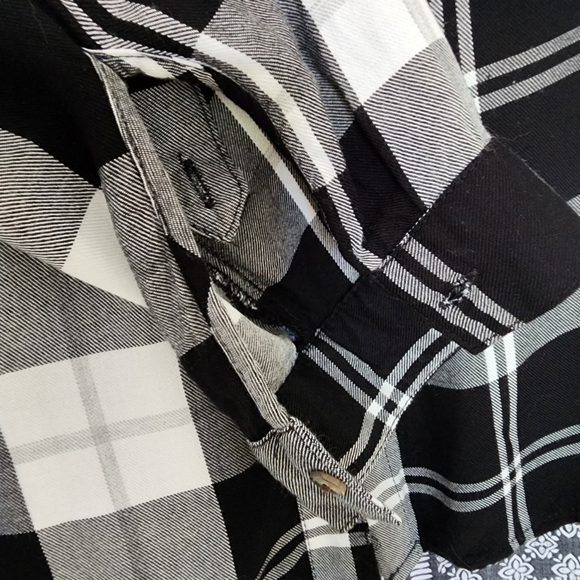 Soho New York & Company size Large button down shirt, black and white - Picture 4 of 7